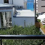 Nia *