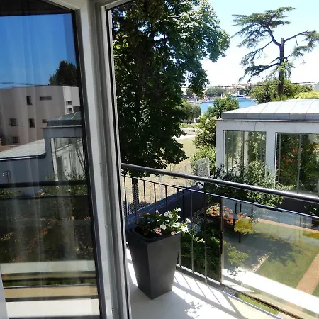 Nia Apartment *
