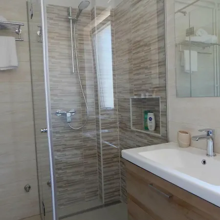 Nia Apartment *